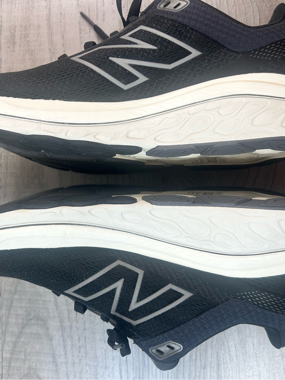 New Balance Size 8 Men's/9.5 Women’s Black & White Fresh Foam Athletic Shoes B - Picture 6 of 9